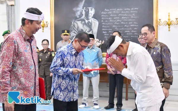 Thumbnail Gubernur Jabar Ajak OJK Perkuat Kolaborasi Berantas Bank Gelap dan Pinjol Ilegal