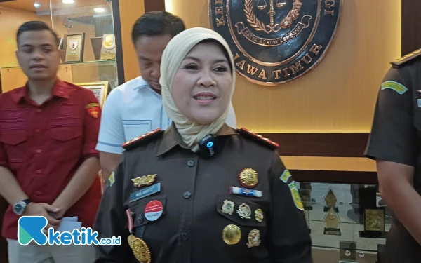 Thumbnail Asyik! Jelang Pensiun, Kajati Jatim Mia Amiati Dapat Jatah Komisaris Bank Mandiri