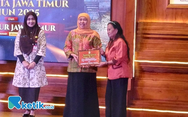 Thumbnail Gubernur Khofifah Apresiasi 1.000 Seniman: Kontribusi Luar Biasa Bagi Budaya dan Pariwisata Jatim