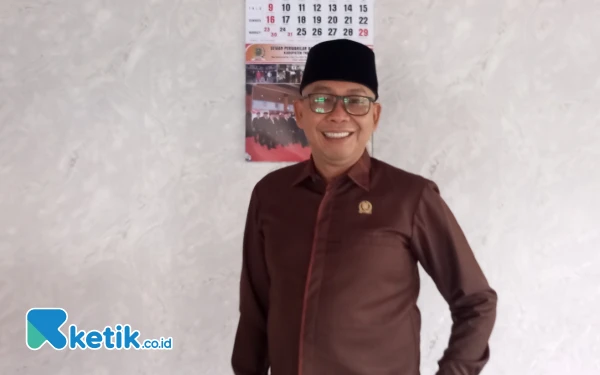 Thumbnail Berita - Anggota DPRD Trenggalek Sugianto Realisasikan Janji Politik, Bantuan Terop untuk Masyarakat Dusun Manggis