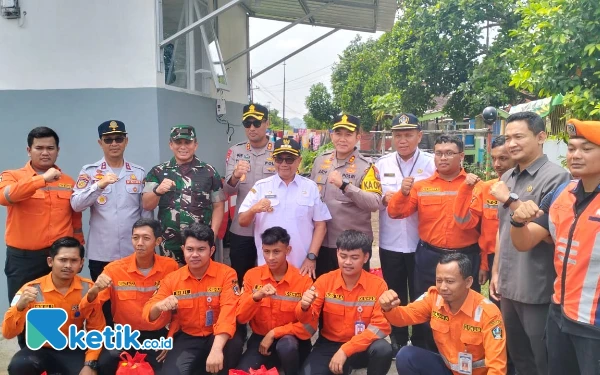 Thumbnail Bupati Blitar Tinjau Rumah Bantuan Korban Banjir dan Perlintasan Kereta Api