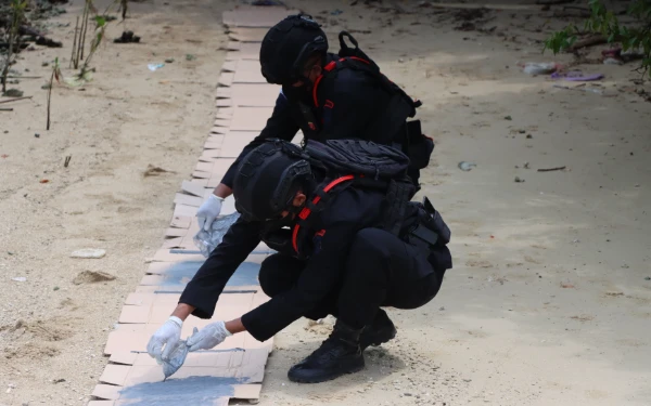 Thumbnail Berita - Polres Jepara dan Tim Gegana Brimob Jateng Musnahkan Puluhan Kilogram Serbuk Mercon Hasil Sitaan