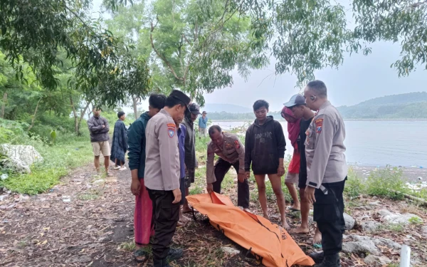 Thumbnail Berita - Dua Remaja Hanyut di Sungai, Satu Korban Ditemukan Meninggal di Pesisir Pantai