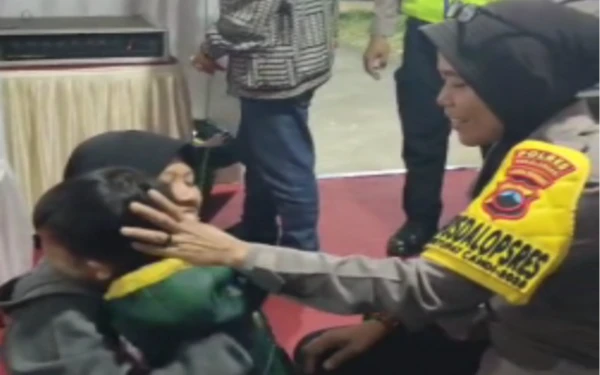 Thumbnail Berita - Seorang Bocah Sempat Terpisah dari Orang Tuanya saat Mudik Lebaran di Rest Area 338A Pekalongan