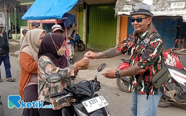 Thumbnail Berita - Ramadhan Berkah, Laskar Merah Putih Pemalang Bagikan 800 Takjil
