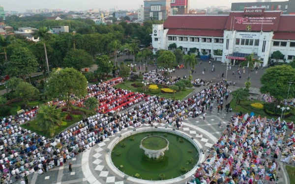 Thumbnail Salat Idulfitri di Taman Surya Surabaya Hadirkan Fasilitas Ramah Disabilitas
