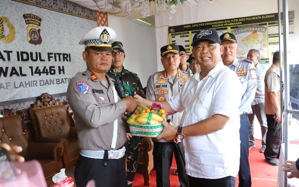 Thumbnail Berita - Bupati Sleman Tinjau Pos Pam dan Lokasi Bencana Jelang Lebaran