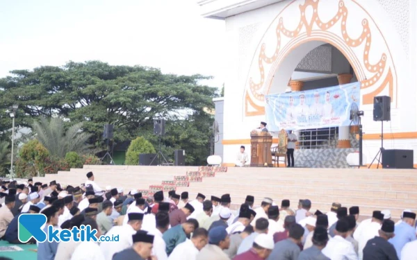 Thumbnail Interaksi dengan UMKM di Hari Lebaran, Bupati Pesawaran Dendi Ramadhona Ajak Pererat Silaturahmi