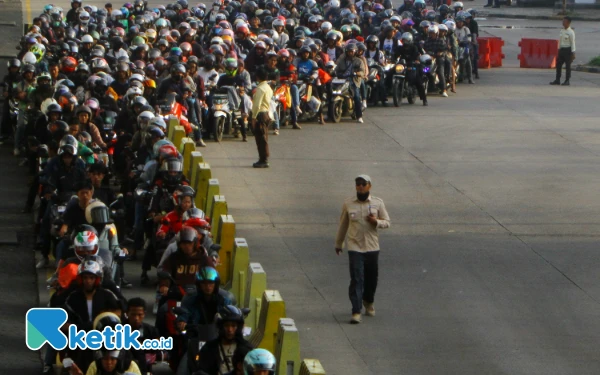 Thumbnail Berita - [FOTO] Puncak Arus Balik Lebaran 2025 di Pelabuhan Bakauheni