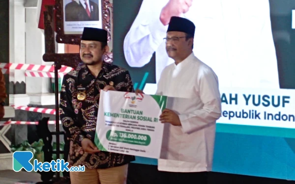 Mensos Serahkan Santunan Korban Pohon Tumbang saat Salat Id di Pemalang