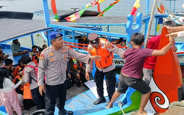 Thumbnail Berita - Antisipasi Lonjakan Saat Libur Lebaran, Polres Jepara Perketat Pengamanan Wisata Pantai