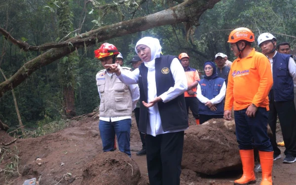 Thumbnail Berita - Khofifah Bergerak Cepat Tangani Longsor Cangar-Pacet, Prioritaskan Normalisasi Sungai dan Pemasangan Bronjong