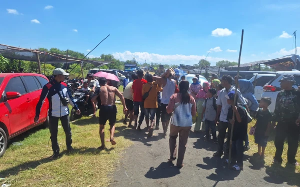 Thumbnail Berita - Nekat Tolong Anak di Arus Laut Kuat, Bapak di Jember Malah Tewas Tergulung Ombak