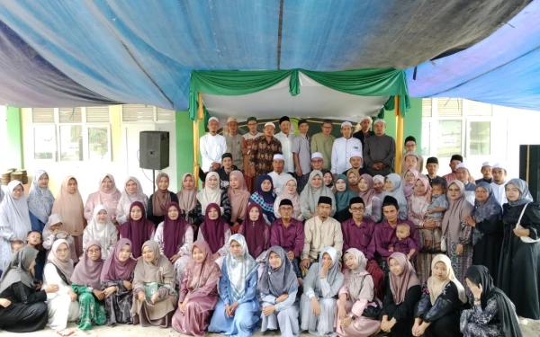 Thumbnail Berita - Pererat Silaturahim dan Tingkatkan Iman, Pesantren Miftahul Huda Cilaku Cianjur Gelar Reuni Akbar Hamira