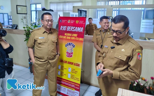 Thumbnail Berita - Cek Pegawai Pemkab Pasca Libur Lebaran, Wabup Jember Juga Bagikan Uang Kaget