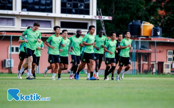 Thumbnail Paul Munster Sementara Enggan Bahas Kontrak di Persebaya