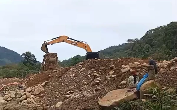 Thumbnail Berita - Tambang Emas Ilegal Kembali Marak di Pasaman Barat, Warga Soroti Pembiaran Aparat