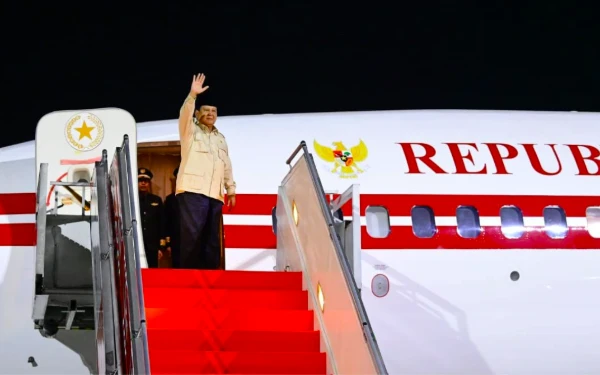 Thumbnail Berangkat Dini Hari, Prabowo Terbang ke Timur Tengah Kunjungi 5 Negara