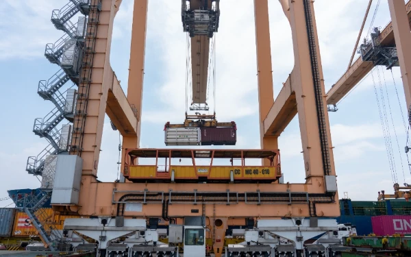 Thumbnail TPS Catat Lonjakan Peti Kemas Internasional, Tembus 128 Ribu TEUs di Maret 2025