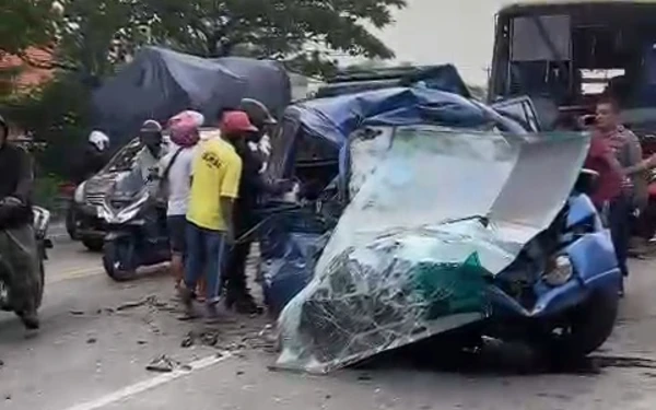 Thumbnail Niat ke Tanah Suci Berubah Duka, Calon Jemaah Umrah Tewas dalam Tabrakan Maut di Gresik