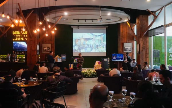 Thumbnail Penuh Kemeriahan, Mercure Surabaya Grand Mirama Gelar Pengundian Hadiah Iftar Ramadhan Night Market