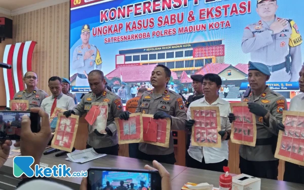 Thumbnail Berita - Polres Madiun Kota Ringkus Pengedar Narkoba Kelas Kakap, Sita Lebih 1 Kilogram Sabu dan Ratusan Butir Ekstasi