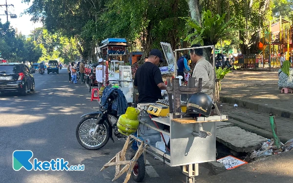 Thumbnail PKL Kota Malang Didorong Punya Legalitas, Pemerintah Tawarkan Sertifikasi Halal