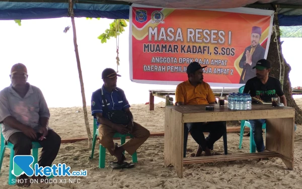 Thumbnail Berita - Masyarakat Manyaifuin Sampaikan Puluhan Usulan pada Reses Perdana Anggota DPRD Raja Ampat Muamar Kadafi