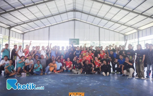 Thumbnail Berita - Suasana Lebaran, Bupati Pesawaran Kolaborasi Bersama Insan Pers Gelar Pertandingan Futsal