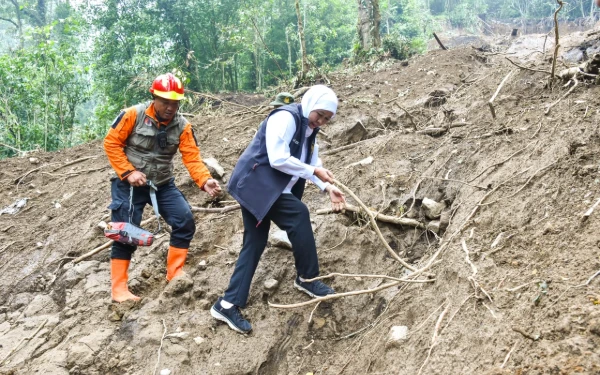 Thumbnail Perkembangan Longsor Cangar, Khofifah Sebut Pembukaan Jalur Masih Dievaluasi