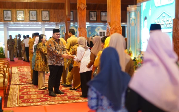 Thumbnail Berita - Mas Dhito Gelar Halalbihalal, Ribuan Pegawai hingga Guru Serbu Pendopo Panjalu