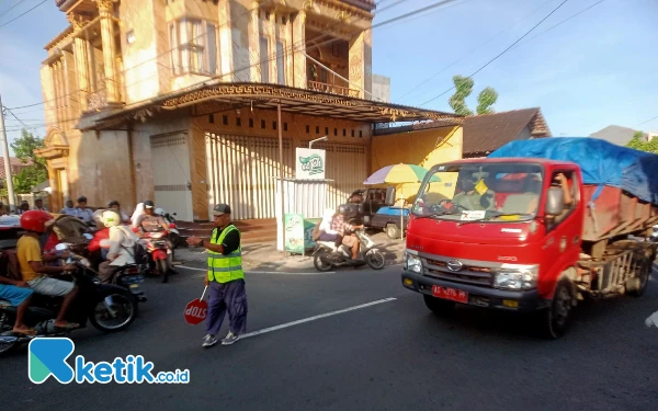 Thumbnail Bau dan Macet Truk Sampah Bikin Warga Sananwetan Geram, Protes Tak Digubris DLH Kota Blitar
