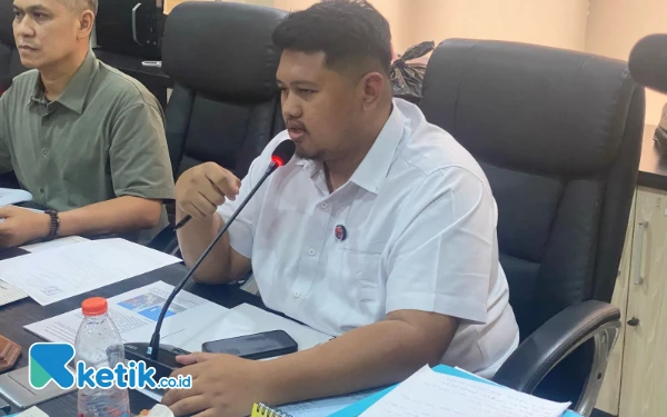 Thumbnail Disinggung DPRD Surabaya Soal Bekingan Terkait Tuduhan Penahanan Ijazah, Jan Hwa Diana Marah