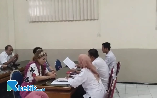 Thumbnail Kasus Penahanan Ijazah UD Sentosa Seal: Diana Tetap Mengelak, Disnakertrans Dalami 12 Lokasi