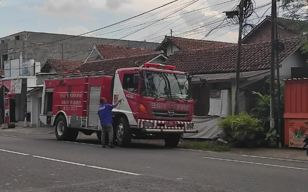 Thumbnail Berita - Truk Damkar Mogok Lagi, Saat Berangkat ke Kunjungan Kapolda Jatim di Jember