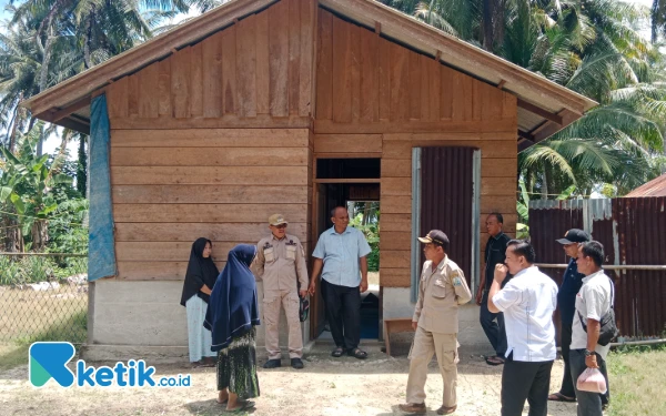 Thumbnail Berita - Warga Simeulue Dapat Bantuan Ampere Listrik Gratis, Diserahkan Anggota DPRK