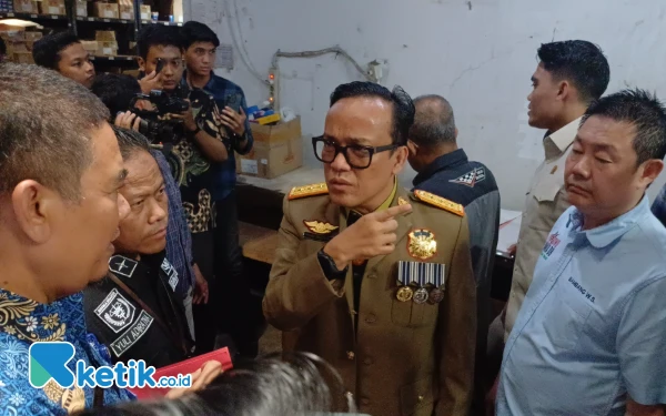 Thumbnail Kaget Karyawan UD Santoso Seal Tidak Boleh Salat Jumat, Wamenaker Ebenezer: Biadab