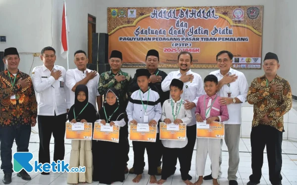 Thumbnail Berita - Hadiri Acara Halalbihalal Paguyuban Pedagang Pasar Tiban Pemalang, Bupati Anom Santuni 91 Anak Yatim