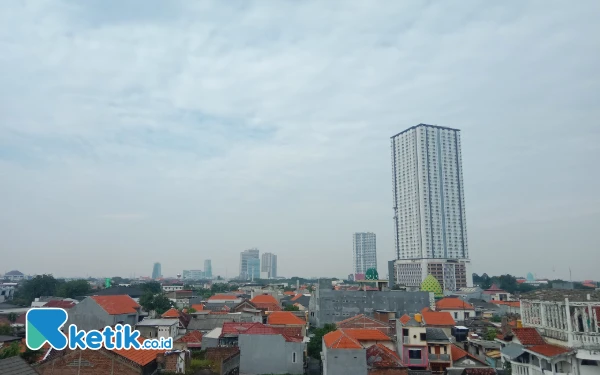 Thumbnail Surabaya Diprakirakan Berawan Hari Ini, Malang Hujan Ringan