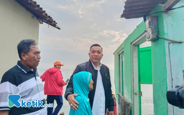 Thumbnail Gelombang Pasang Terjang Landangan Situbondo, Bupati Rio Pastikan Perbaikan Rumah Warga