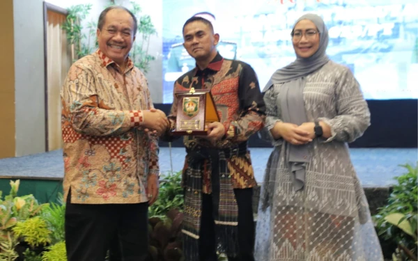 Thumbnail Penuh Keakraban, Taufik Zainal Hadiri Malam Sambut Komandan Korem 022/Pantai Timur