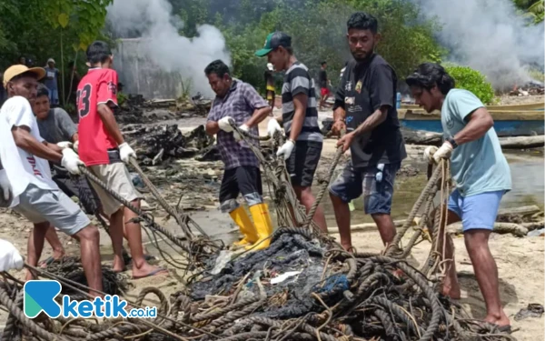 Thumbnail Berita - Aksi Bersih-bersih Sampah Pokdaling Kafopojey Merambah Hingga Pulau Kabalam Misool Selatan