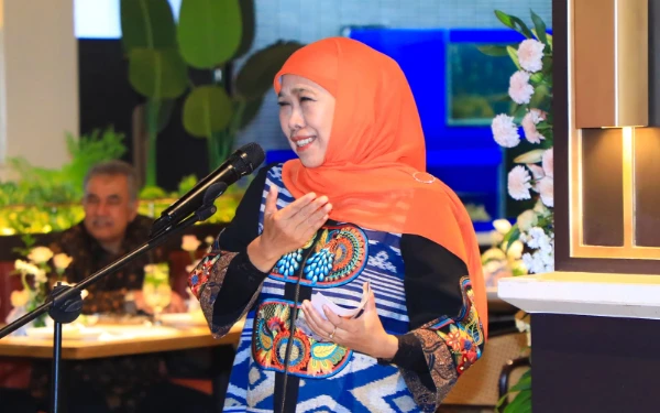 Thumbnail Panggil Mantan Pegawai UD Sentosa Seal, Khofifah: Ijazah Dicetak Ulang