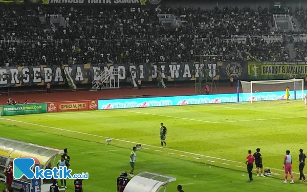 Thumbnail Babak Pertama Derbi Suramadu 0-0, Slavko Kartu Merah