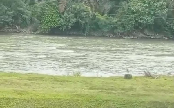 Thumbnail Berita - Tambang Emas Ilegal Berhenti, Sungai Batang Batahan Pasaman Barat Kembali Jernih