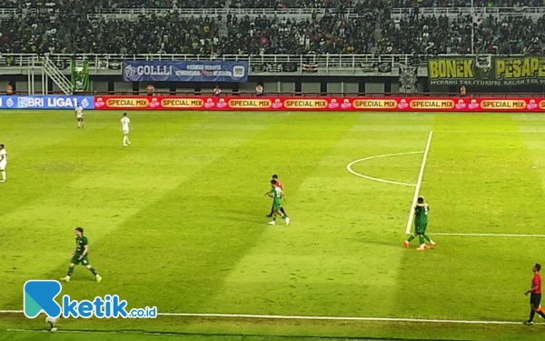 Thumbnail Hasil Derbi Suramadu, Gol Flavio Silva Bawa Persebaya Raih 3 Poin