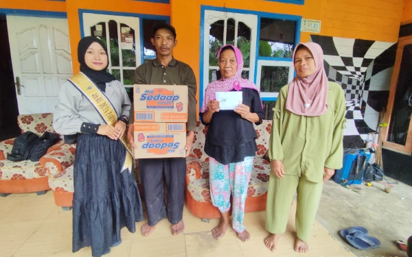 Thumbnail Hari Kartini, RU 4 Duta Pariwisata Jabar 2024 Ai Susanti Salurkan Bantuan bagi Korban Kebakaran di Cililin