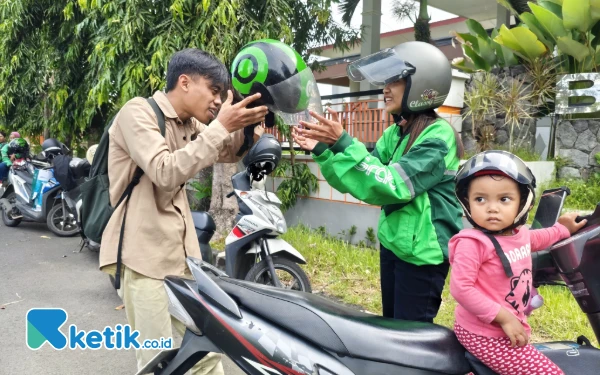 Thumbnail Berita - Kartini Kekinian, Pilih Profesi 'Driver' Ojol di Tengah Kebutuhan Ekonomi