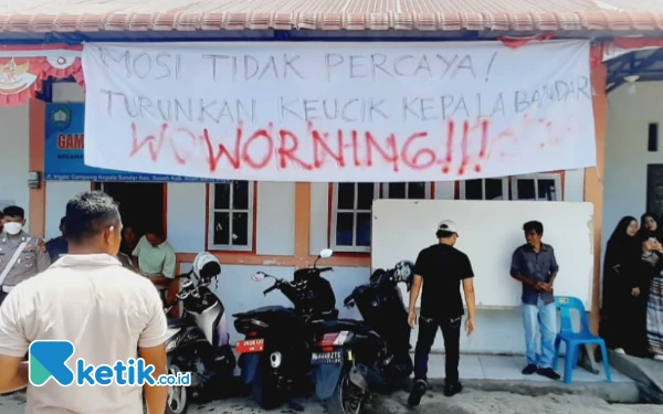 Thumbnail Berita - Warga Demo, Tuntut Oknum Kades di Abdya Aceh Dipecat