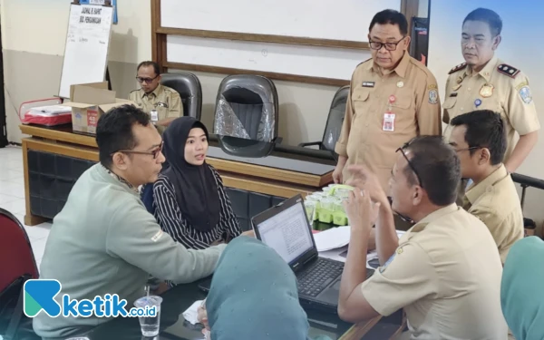 Thumbnail Kasus Penahanan Ijazah, Pemprov Jatim Turun Tangan Bantu Eks Pekerja CV Sentoso Seal
